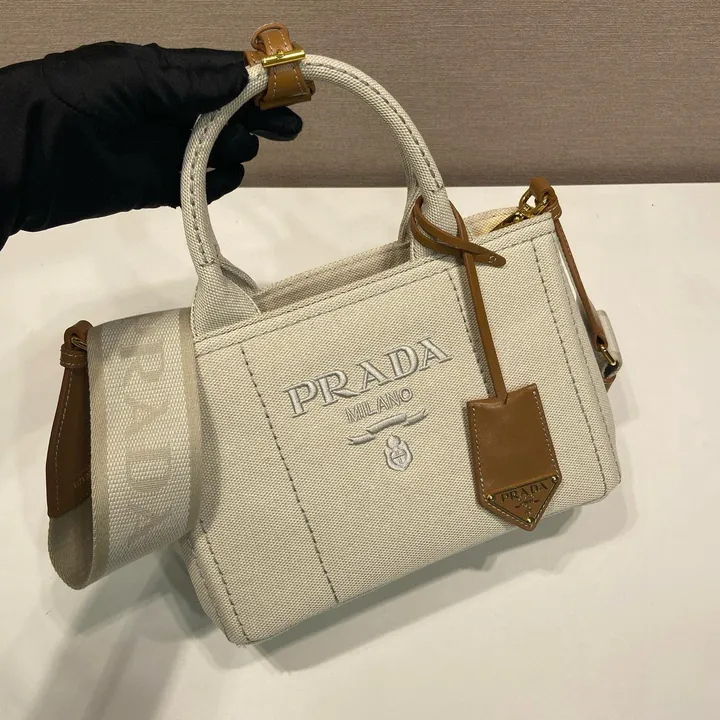 スーパーコピー プラダ キーホルダー