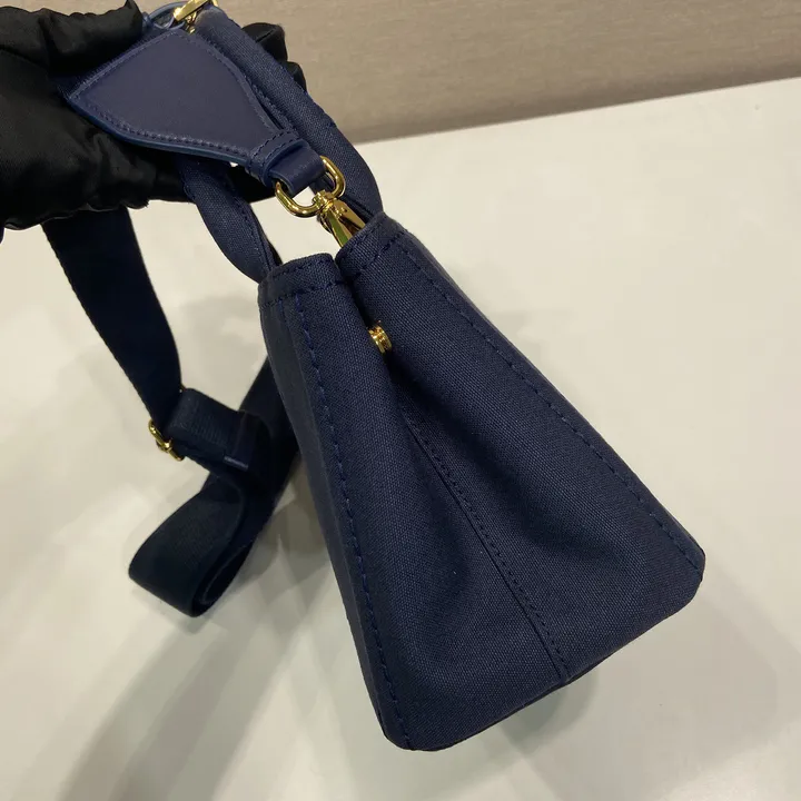 スーパーコピー プラダ キーホルダー