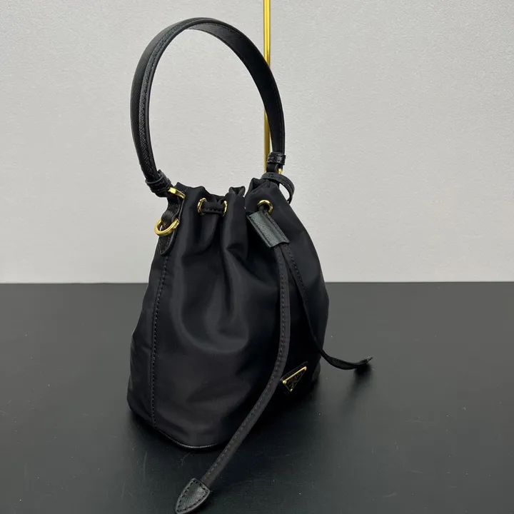 スーパーコピー バレンシアガ キーホルダー