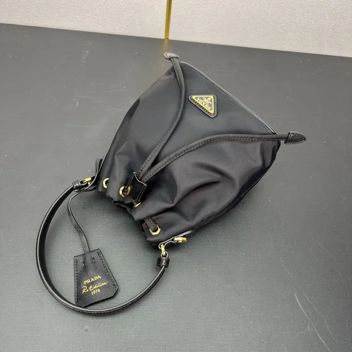 スーパーコピー バレンシアガ キーホルダー