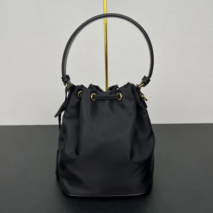 スーパーコピー バレンシアガ キーホルダー