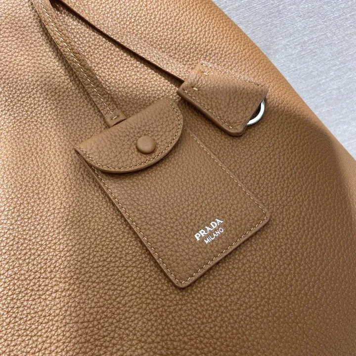 スーパーコピー プラダ キーホルダー