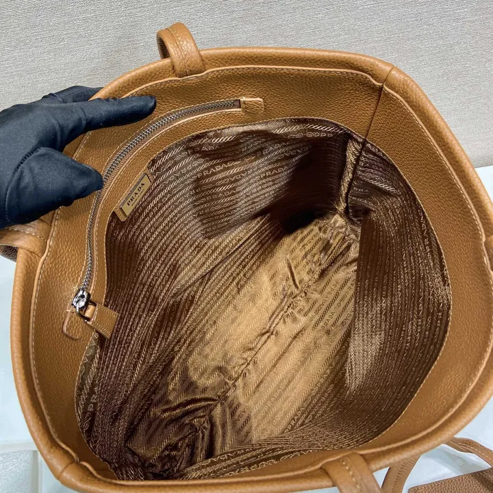 スーパーコピー プラダ キーホルダー