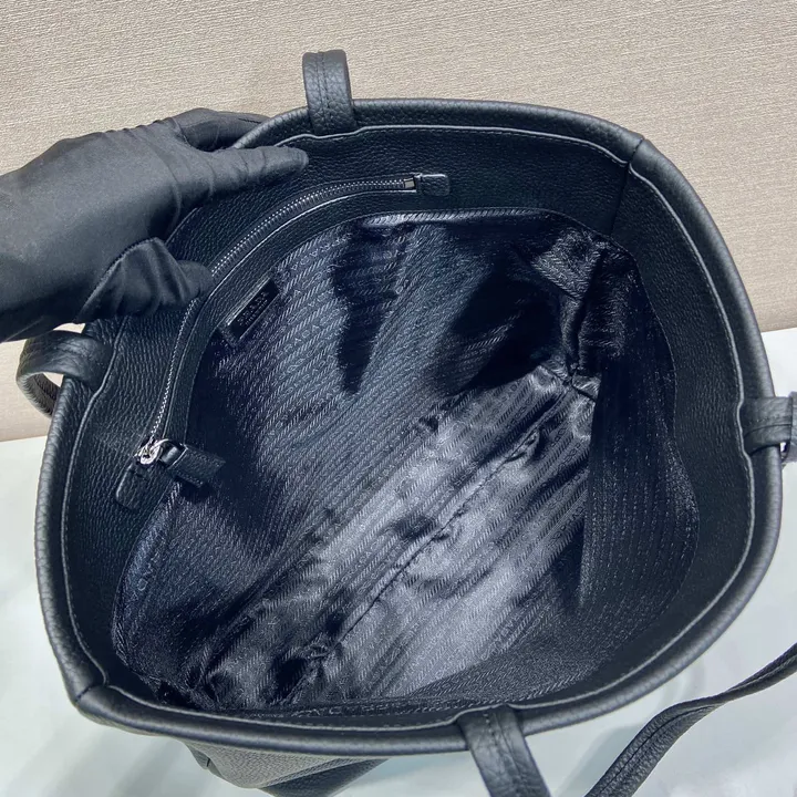 スーパーコピー プラダ キーホルダー