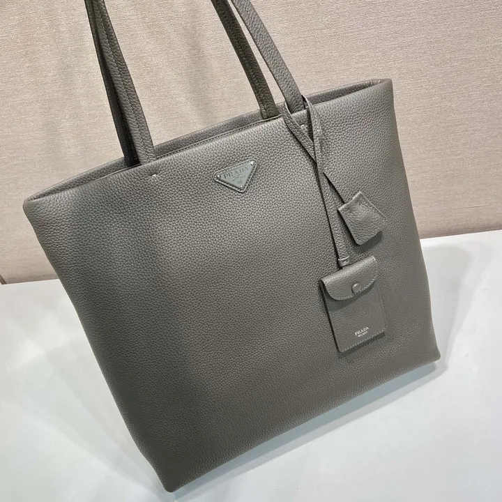 スーパーコピー プラダ キーホルダー