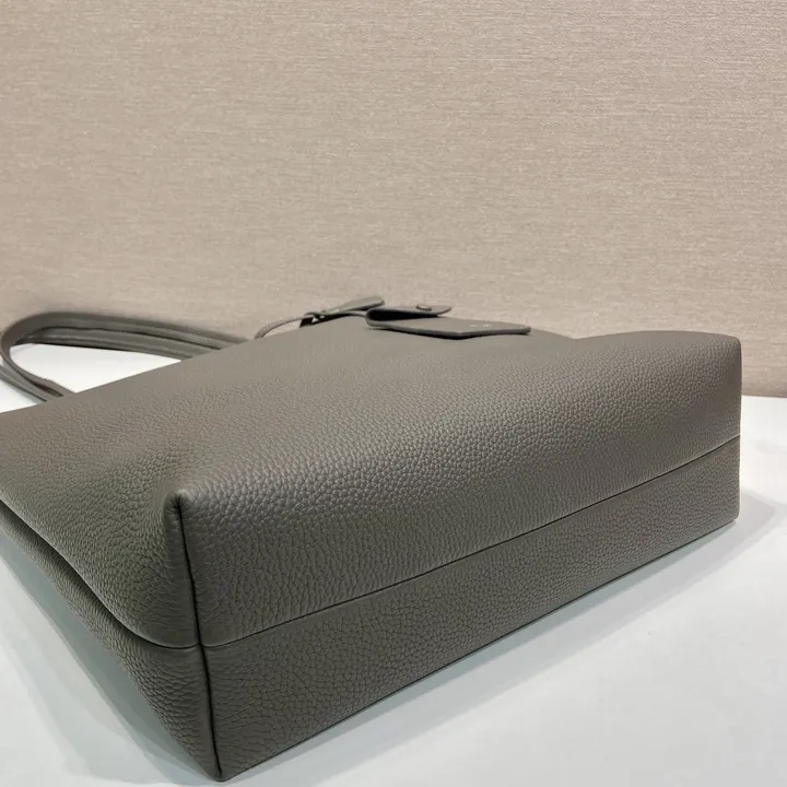 スーパーコピー プラダ キーホルダー