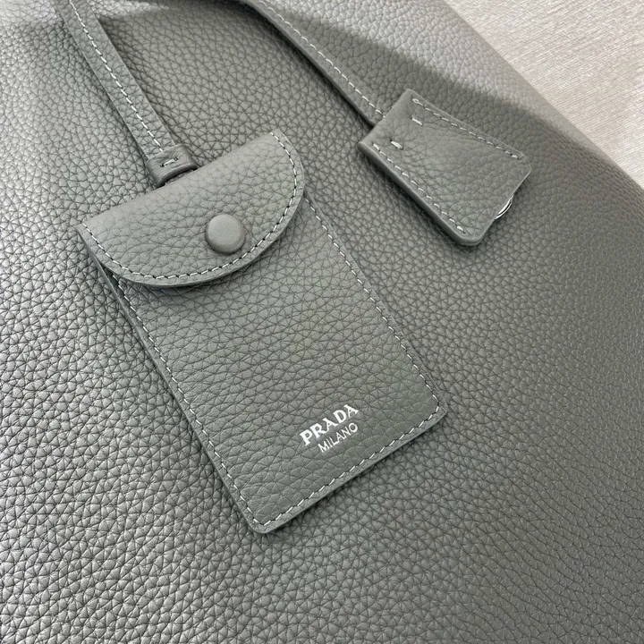 スーパーコピー プラダ キーホルダー