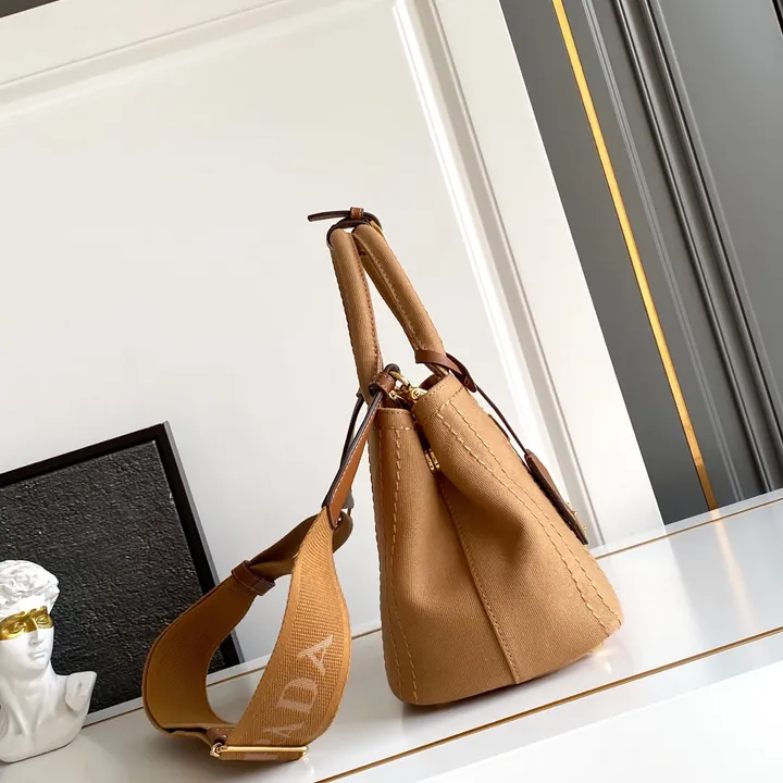 スーパーコピー バレンシアガ キーホルダー