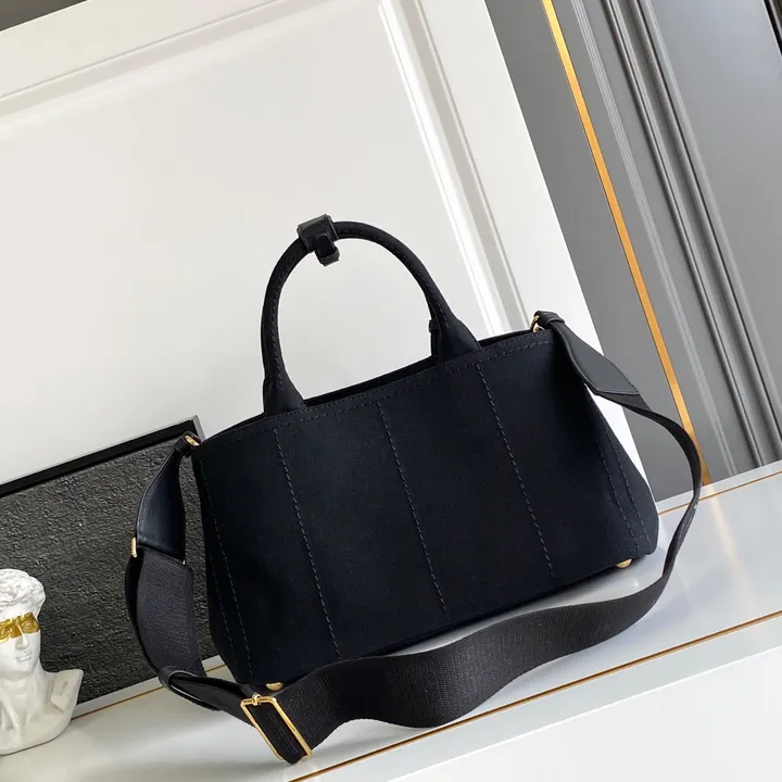 スーパーコピー バレンシアガ キーホルダー