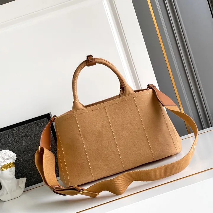 スーパーコピー バレンシアガ キーホルダー