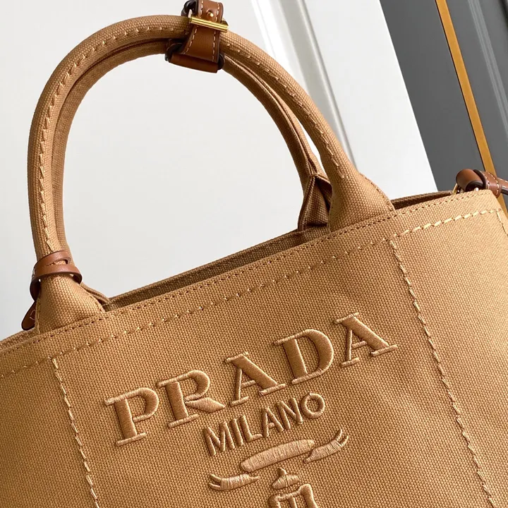 スーパーコピー バレンシアガ キーホルダー