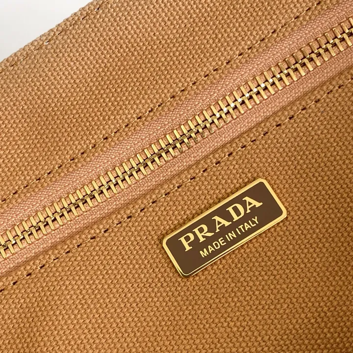 スーパーコピー バレンシアガ キーホルダー