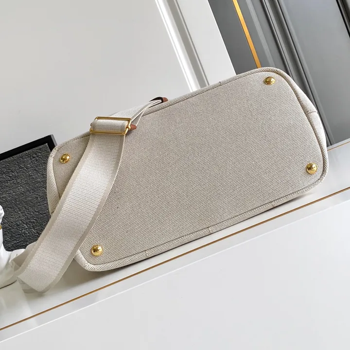 スーパーコピー バレンシアガ キーホルダー