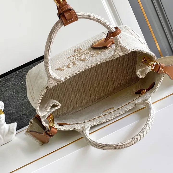 スーパーコピー バレンシアガ キーホルダー