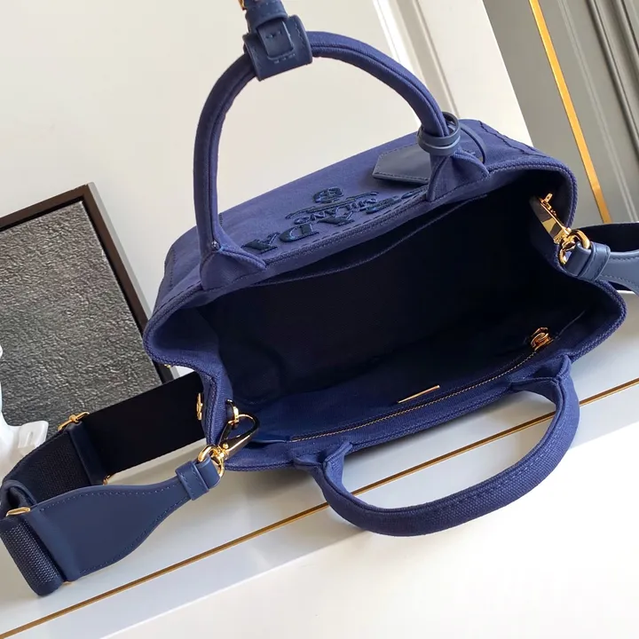 スーパーコピー バレンシアガ キーホルダー