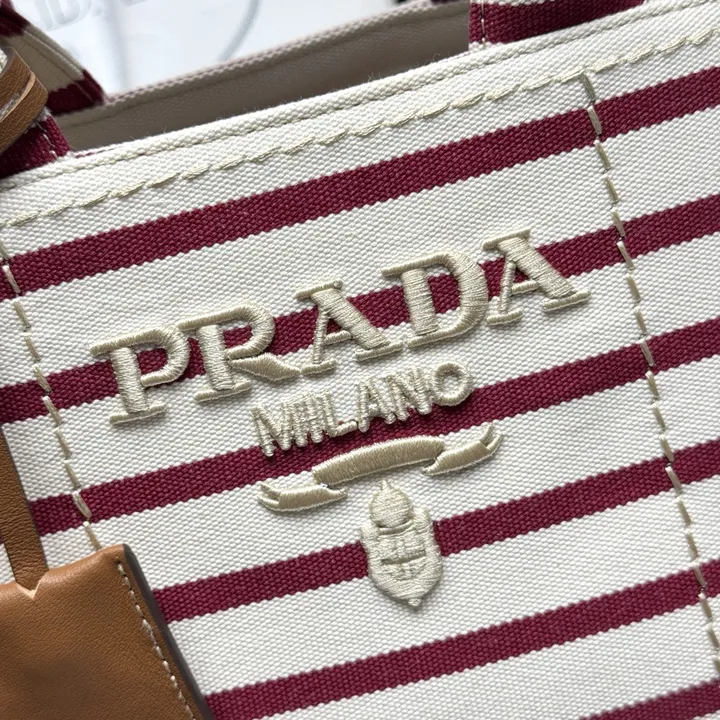 スーパーコピー プラダ キーホルダー