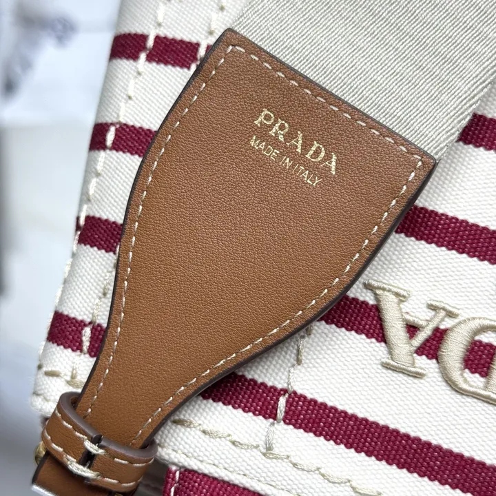 スーパーコピー プラダ キーホルダー