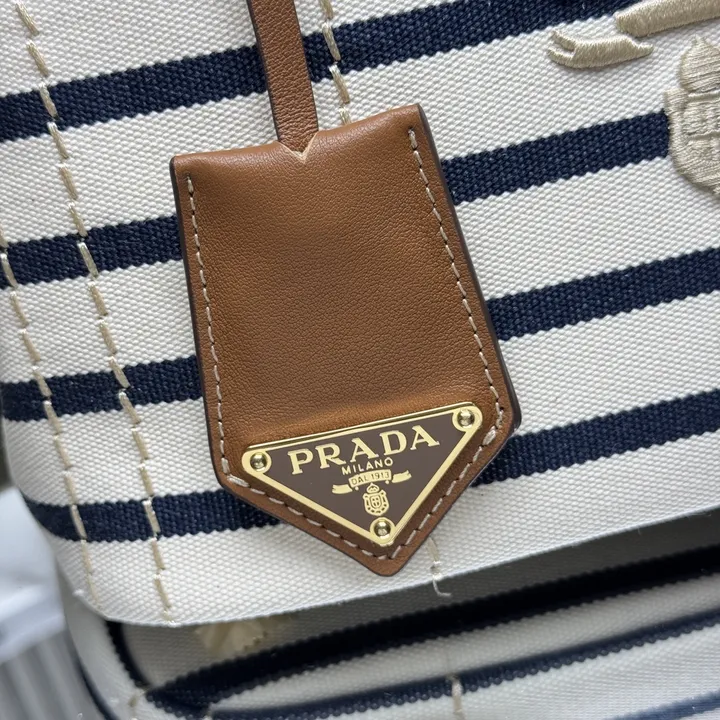 スーパーコピー プラダ キーホルダー