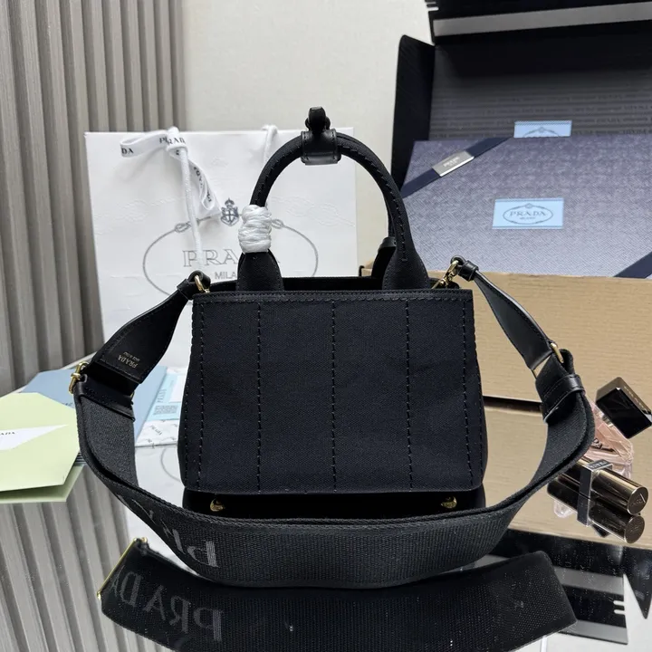 スーパーコピー プラダ キーホルダー