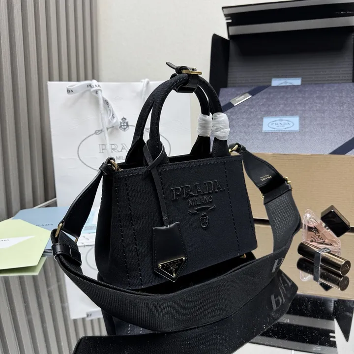 スーパーコピー プラダ キーホルダー