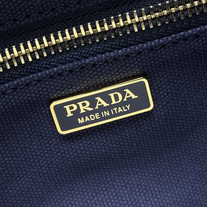 スーパーコピー プラダ キーホルダー