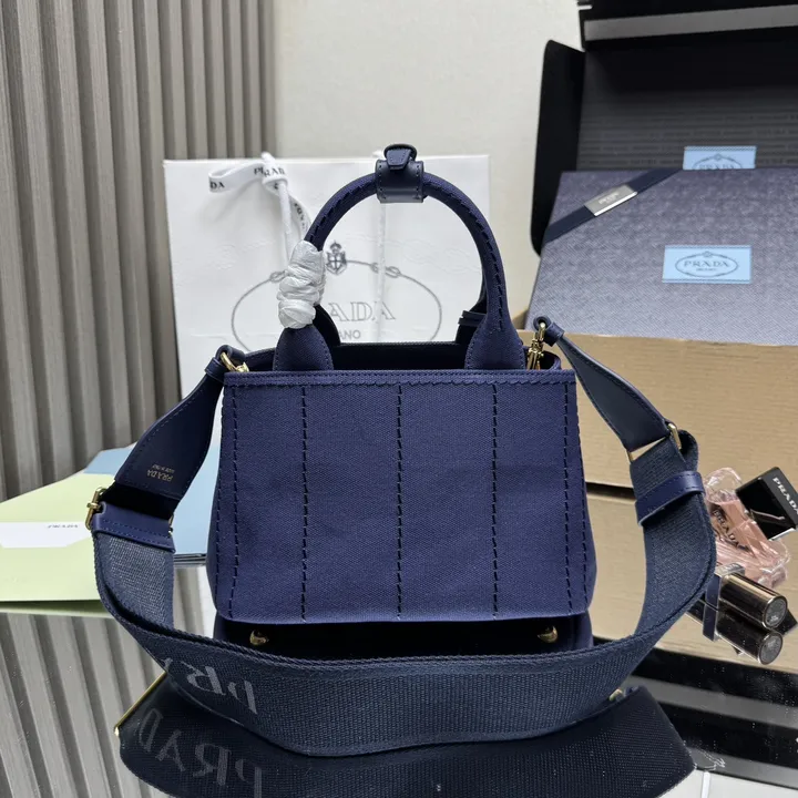 スーパーコピー プラダ キーホルダー