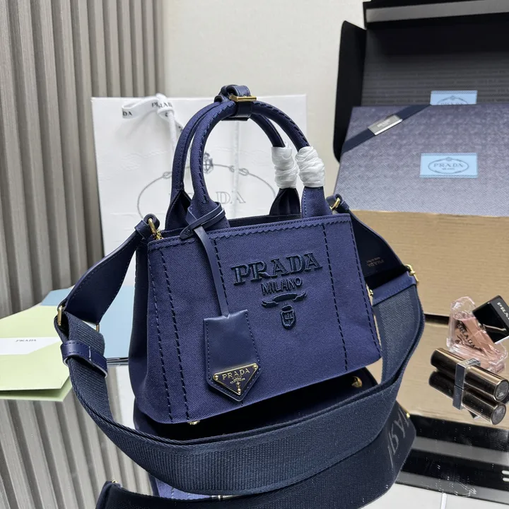 スーパーコピー プラダ キーホルダー