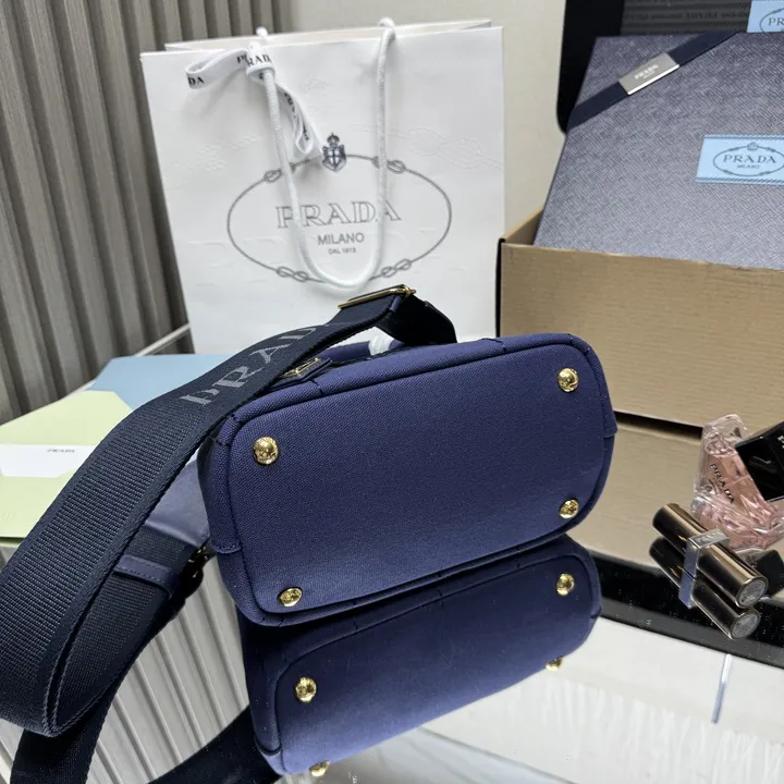 スーパーコピー プラダ キーホルダー