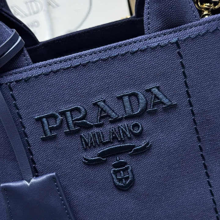 スーパーコピー プラダ キーホルダー