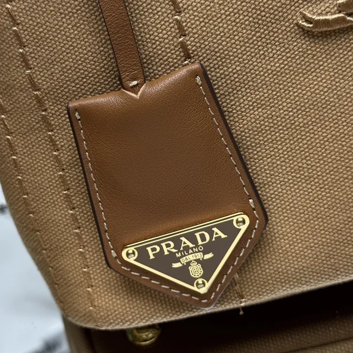 スーパーコピー プラダ キーホルダー