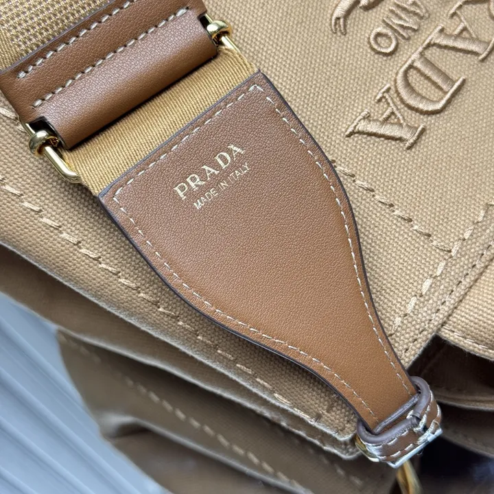 スーパーコピー プラダ キーホルダー