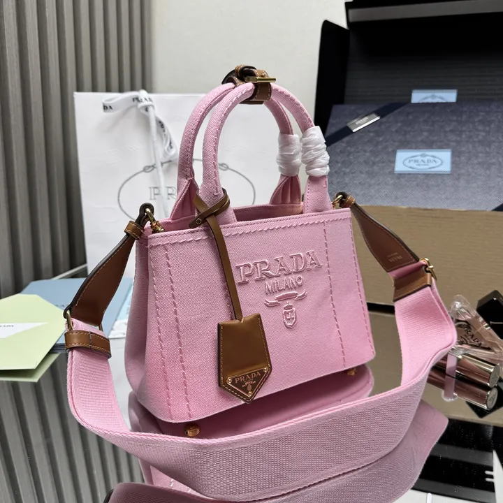 スーパーコピー プラダ キーホルダー