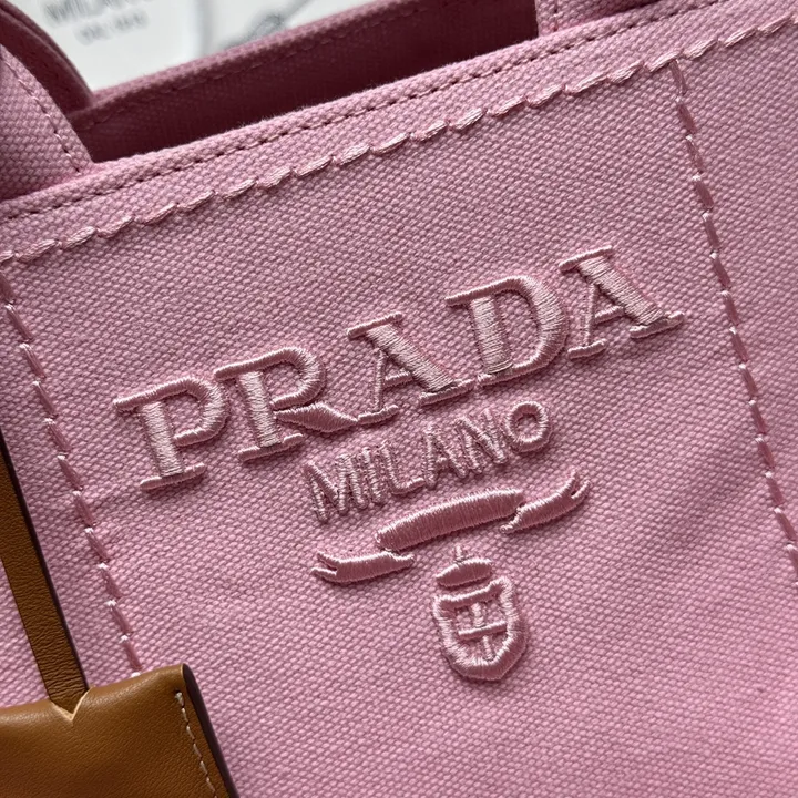 スーパーコピー プラダ キーホルダー