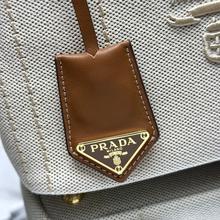 スーパーコピー プラダ キーホルダー