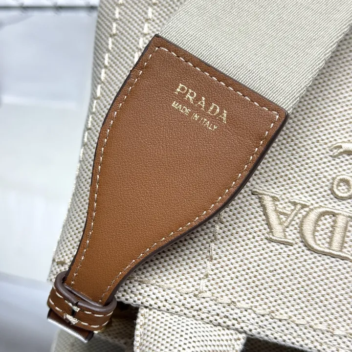 スーパーコピー プラダ キーホルダー