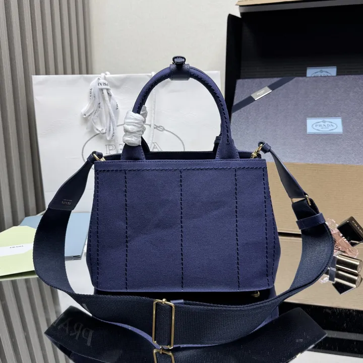 スーパーコピー プラダ キーホルダー