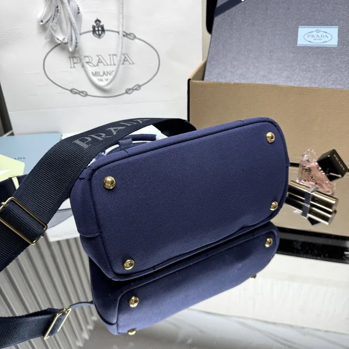 スーパーコピー プラダ キーホルダー