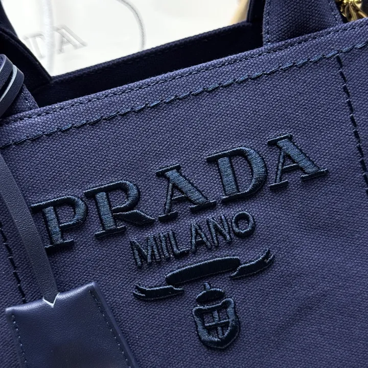 スーパーコピー プラダ キーホルダー