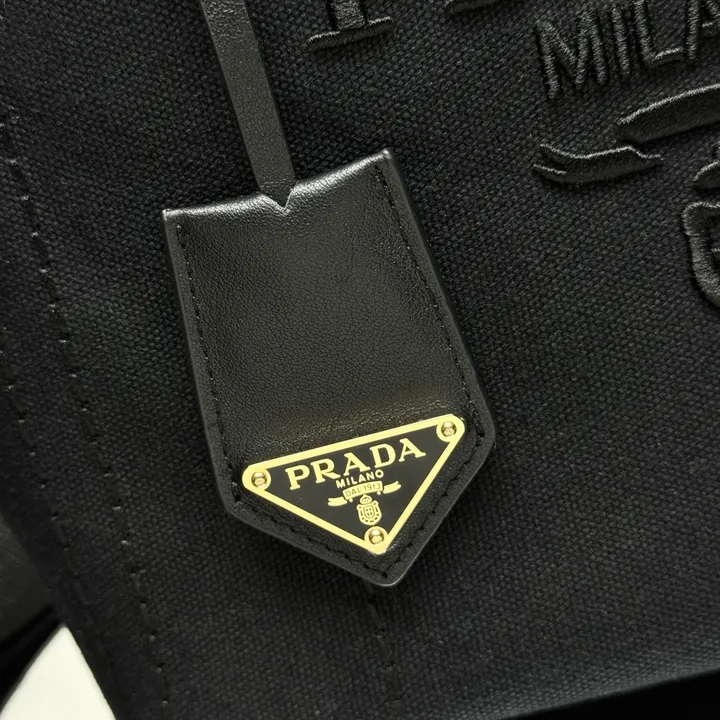 スーパーコピー プラダ キーホルダー