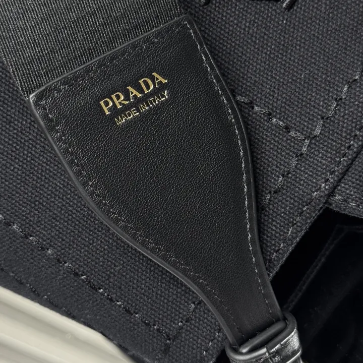 スーパーコピー プラダ キーホルダー