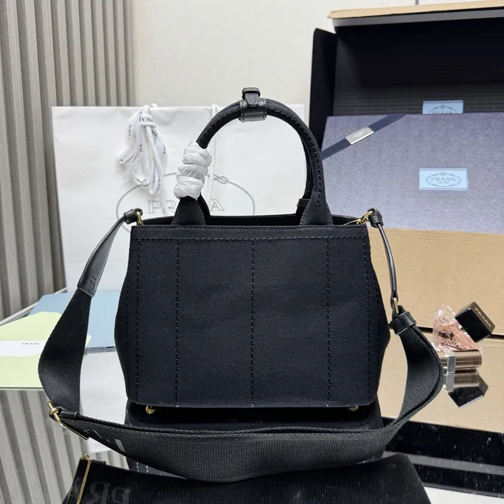 スーパーコピー プラダ キーホルダー