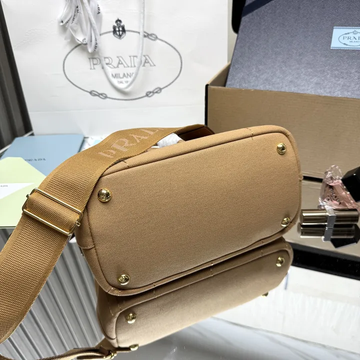 スーパーコピー プラダ キーホルダー