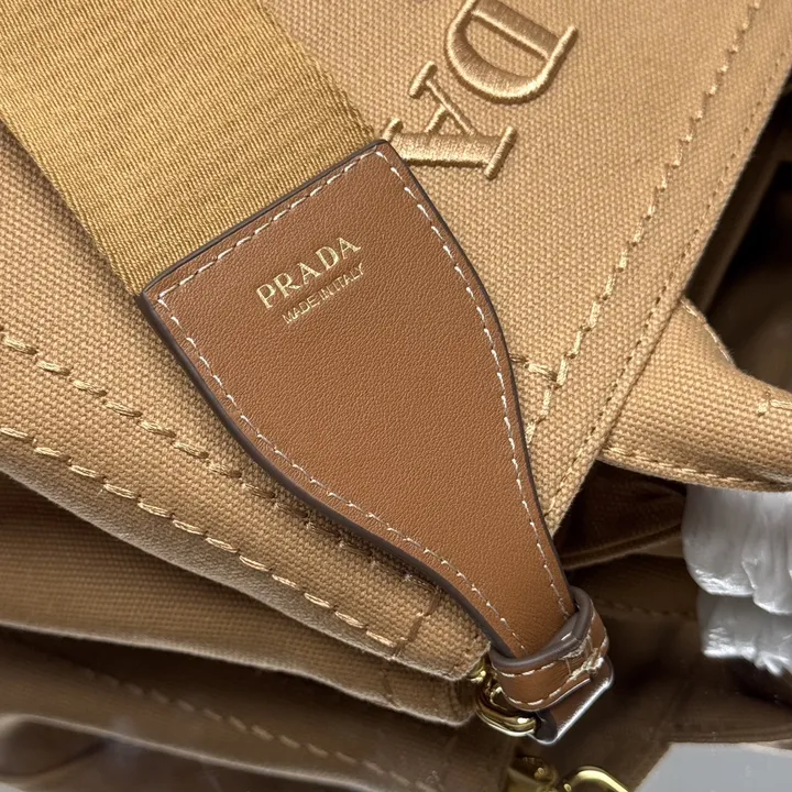 スーパーコピー プラダ キーホルダー