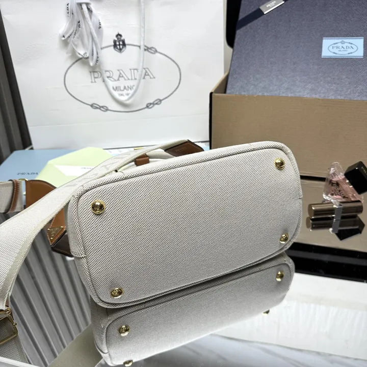 スーパーコピー プラダ キーホルダー