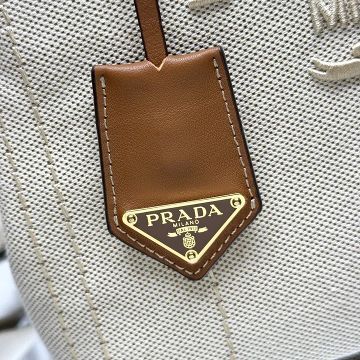 スーパーコピー プラダ キーホルダー