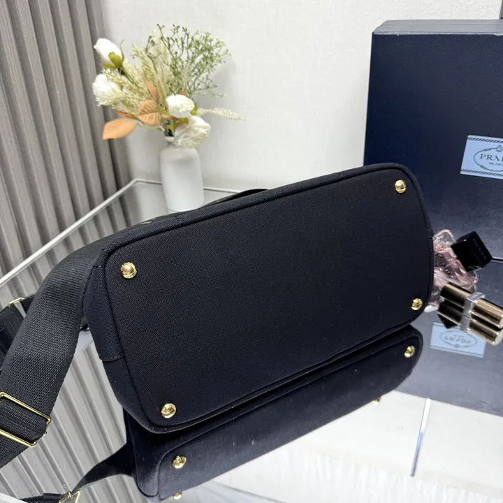 スーパーコピー プラダ キーホルダー