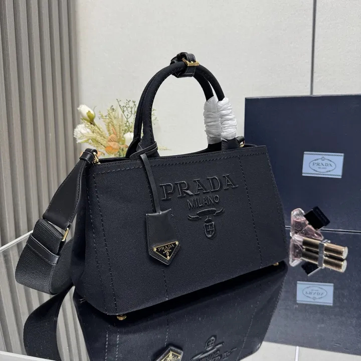 スーパーコピー プラダ キーホルダー