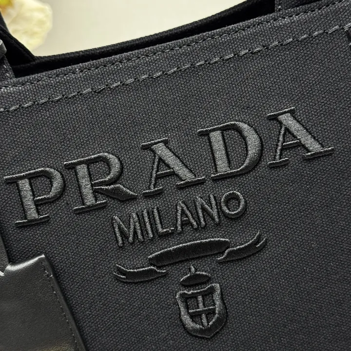 スーパーコピー プラダ キーホルダー