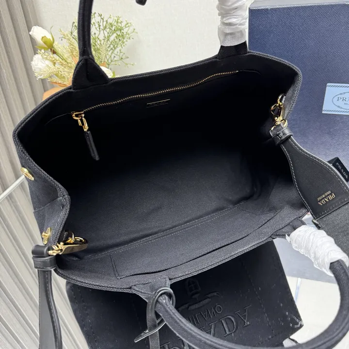 スーパーコピー プラダ キーホルダー