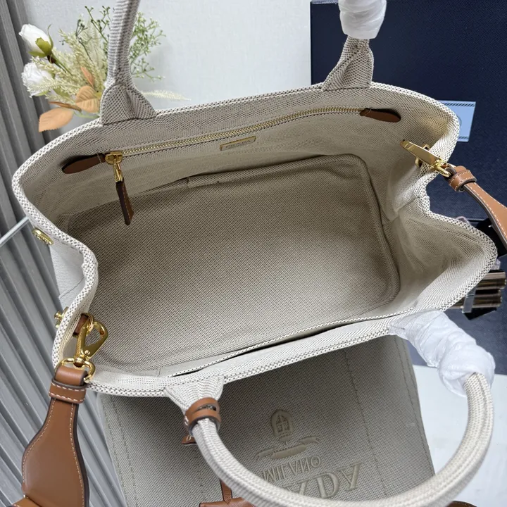 スーパーコピー プラダ キーホルダー